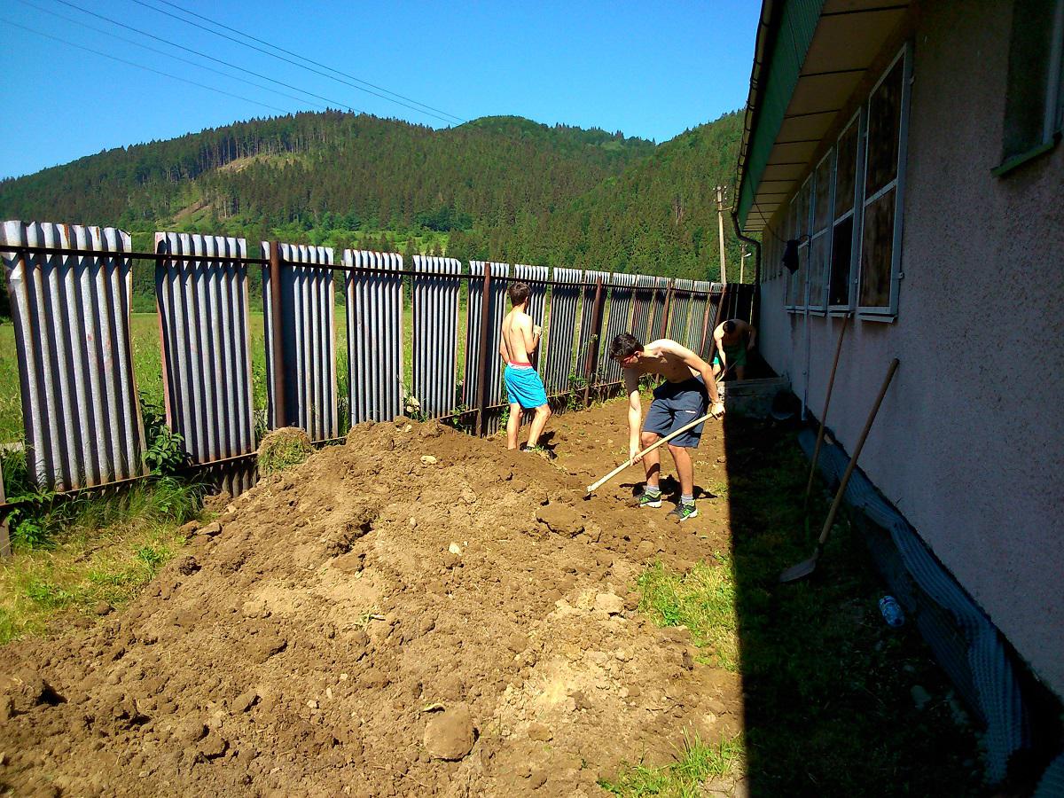 Fotogaléria Úprava športového areálu - jún 2015 (4) Úprava športového areálu - jún 2015