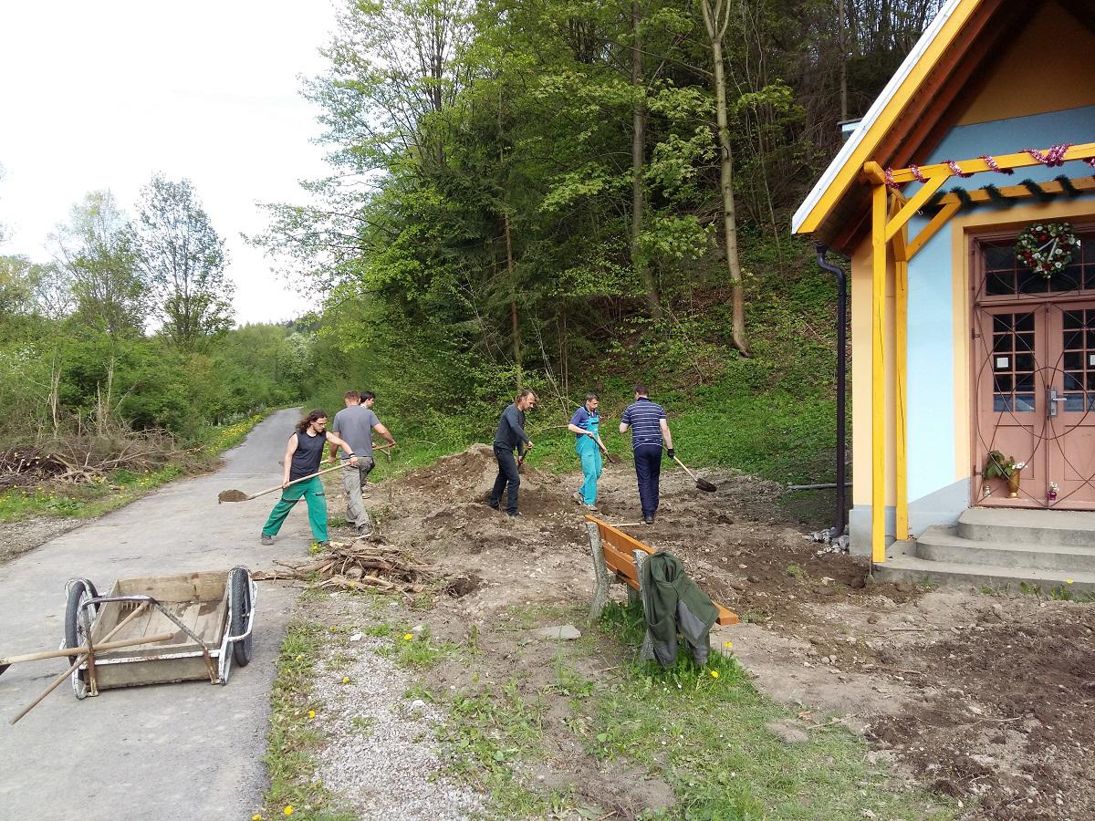 Fotogaléria Úprava okolia Fatimskej - máj 2016 (30) Úprava okolia Fatimskej - máj 2016