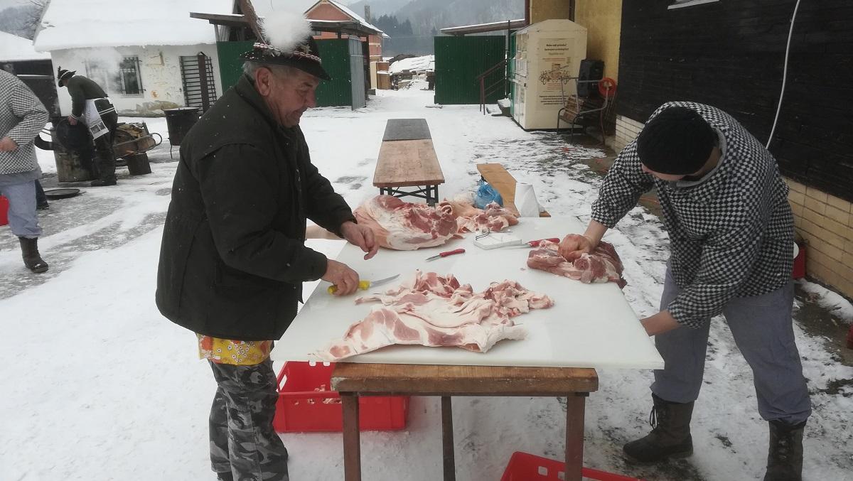 Fotogaléria Obecná fašiangová zabíjačka - február 2018 (3) Obecná fašiangová zabíjačka - február 2018