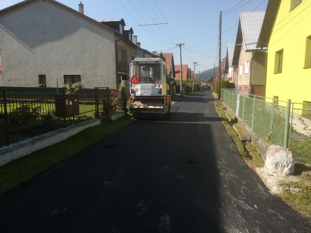 Fotogaléria Asfaltovanie miestnej komunikácie - september 2018 (5) Asfaltovanie miestnej komunikácie - september 2018